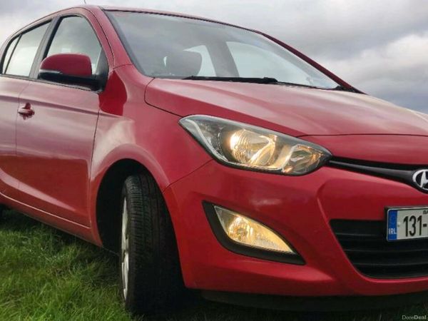 Hyundai i20 Hatchback, Diesel, 2013, Red