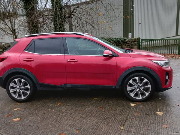Kia Stonic Estate/Jeep, Petrol, 2019, Red