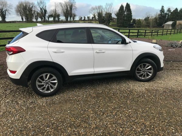 Hyundai Tucson SUV, Diesel, 2017, White