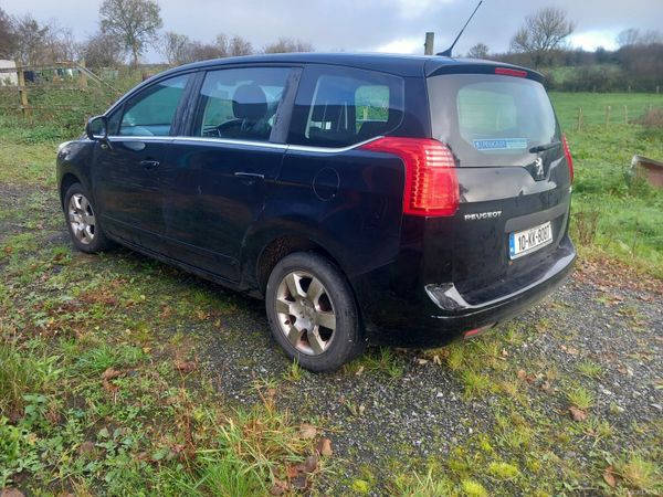 Peugeot 5008 MPV, Diesel, 2010, Black