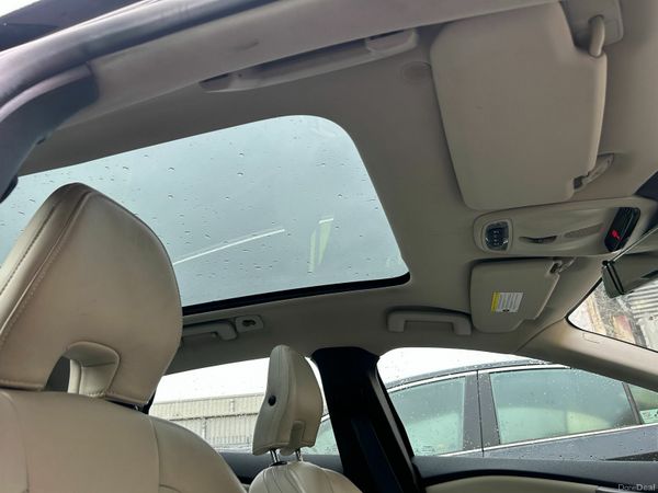 Volvo V40 Hatchback, Diesel, 2014, Black