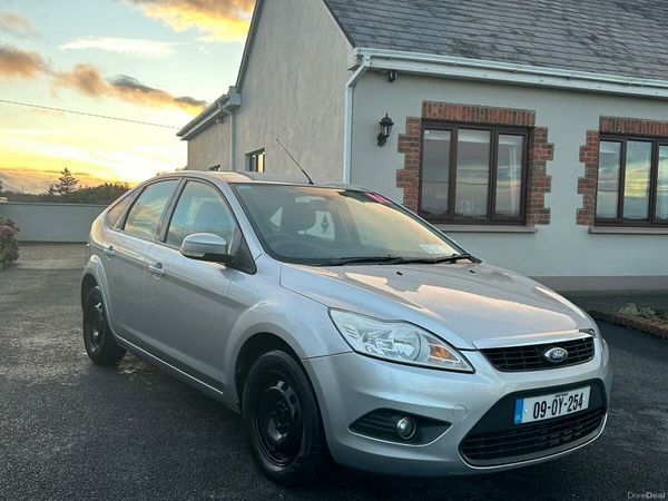 Ford Focus Hatchback, Petrol, 2009, Silver