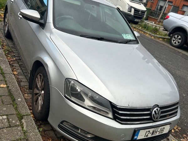 Volkswagen Passat Saloon, Diesel, 2012, Silver