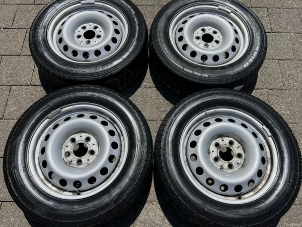 Suzuki Swift Hatchback, Petrol, 2020, Red