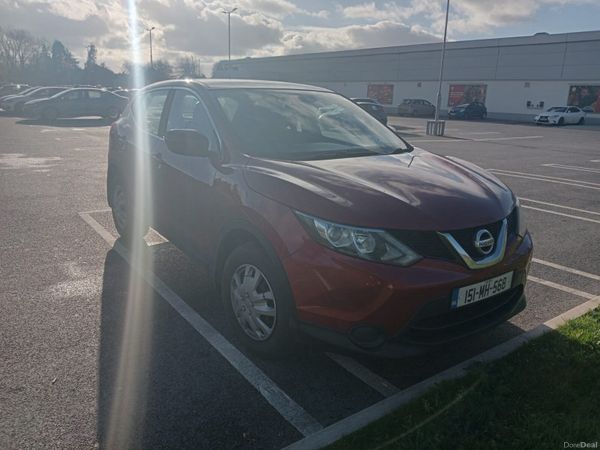 Nissan Qashqai Hatchback, Diesel, 2015, Red