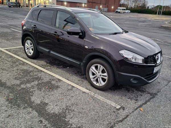 Nissan Qashqai Hatchback, Diesel, 2012, Purple