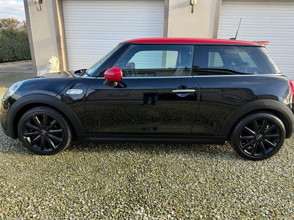 Mini Cooper Hatchback, Diesel, 2015, Black