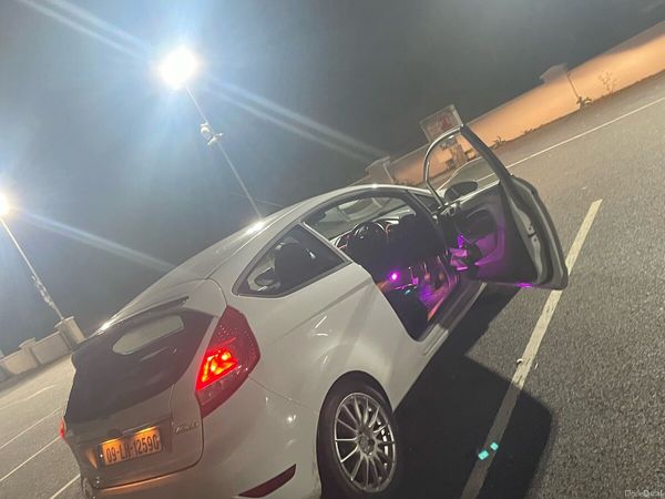 Ford Fiesta Hatchback, Petrol, 2009, White