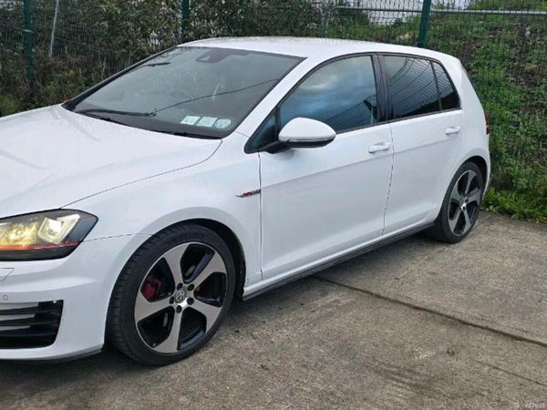 Volkswagen Golf Hatchback, Petrol, 2015, White