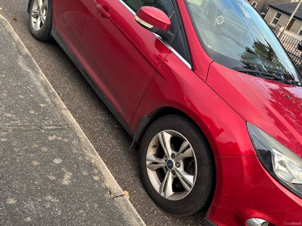 Ford Focus Hatchback, Diesel, 2015, Red