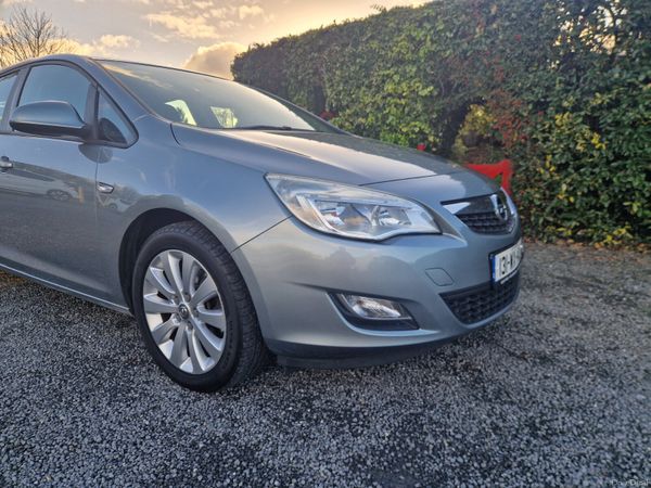 Opel Astra Hatchback, Diesel, 2013, Silver