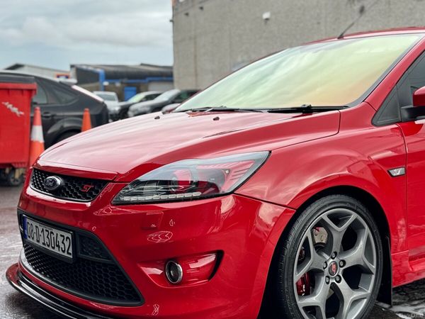 Ford Focus Hatchback, Petrol, 2008, Red