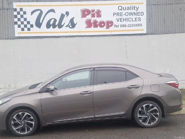 Toyota Corolla Saloon, Diesel, 2017, Grey