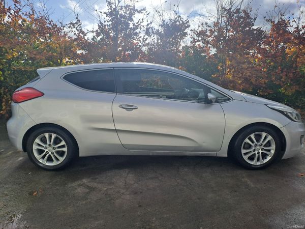 Kia Ceed Hatchback, Diesel, 2013, Silver