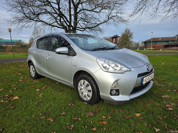 Toyota Aqua Hatchback, Petrol Hybrid, 2014, Silver