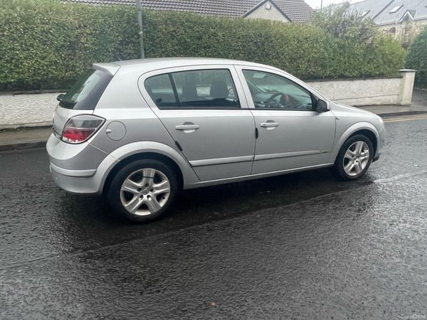 Vauxhall Astra Hatchback, Diesel, 2009, Silver