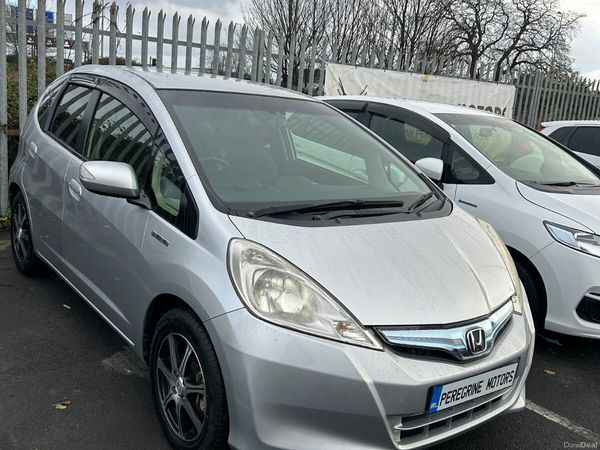 Honda Fit Hatchback, Petrol, 2013, Silver