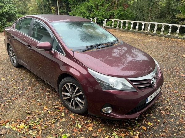 Toyota Avensis Saloon, Diesel, 2012, Red