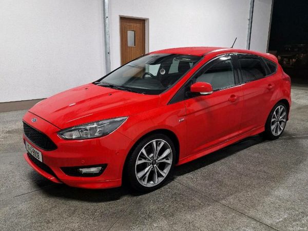 Ford Focus Hatchback, Diesel, 2017, Red