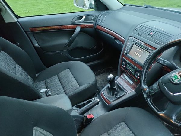 Skoda Octavia Hatchback, Diesel, 2010, Beige