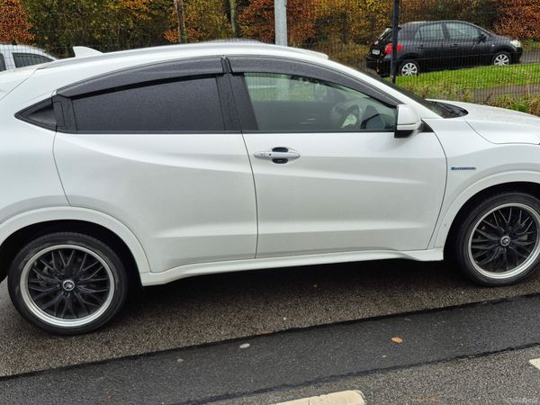 Honda Vezel MPV, Petrol Hybrid, 2015, White