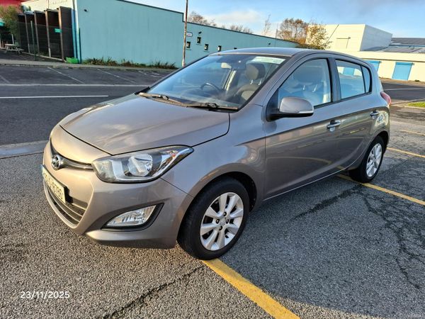 Hyundai i20 Hatchback, Petrol, 2013, Grey