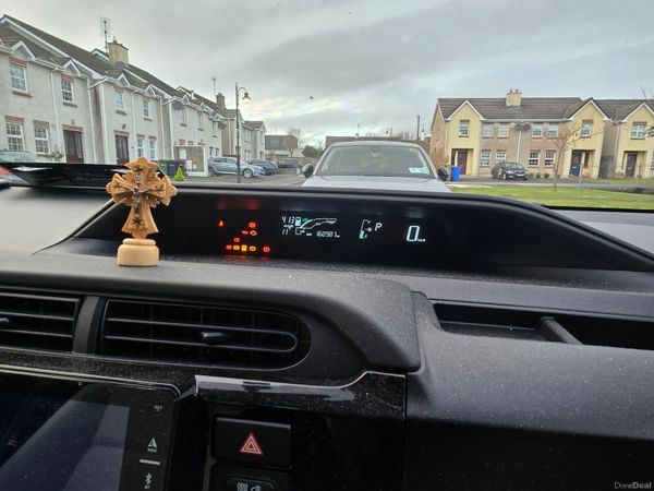 Toyota Aqua Hatchback, Petrol Hybrid, 2017, Silver