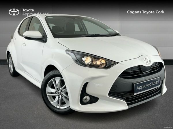 Toyota Yaris Hatchback, Petrol Hybrid, 2025, White