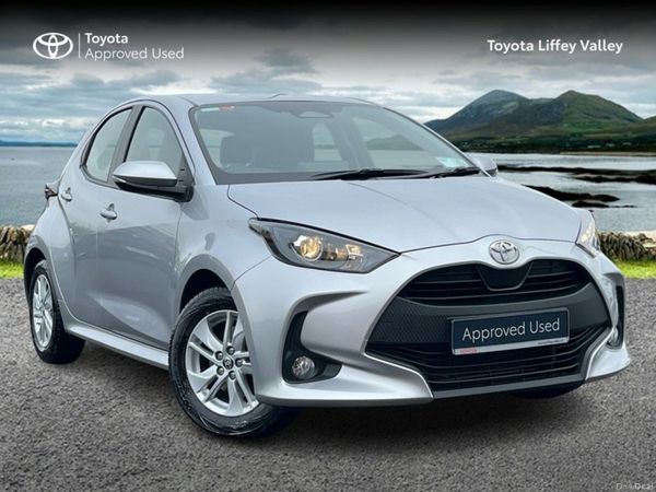 Toyota Yaris Hatchback, Petrol Hybrid, 2025, Silver