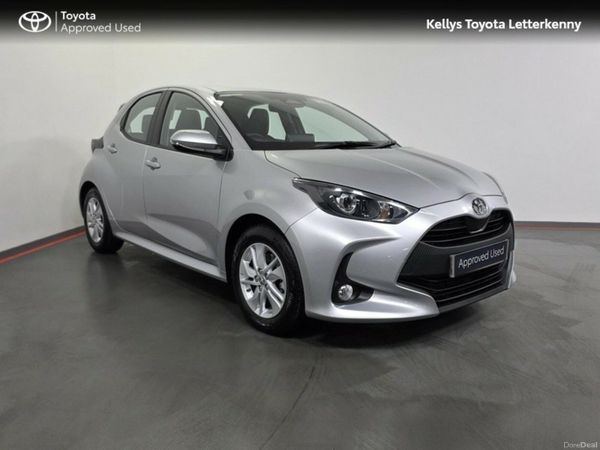Toyota Yaris Hatchback, Petrol Hybrid, 2025, Silver