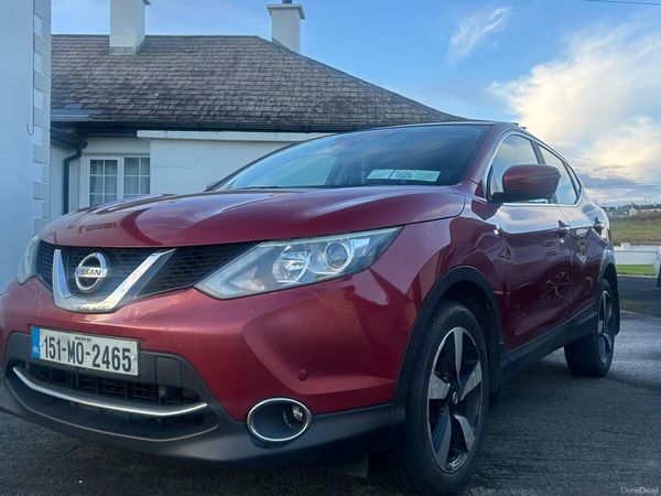 Nissan Qashqai Hatchback, Diesel, 2015, Red