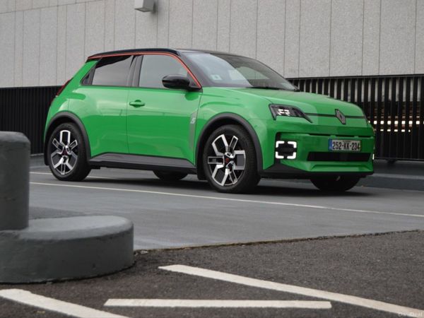 Renault 5 Hatchback, Electric, 2025, Green