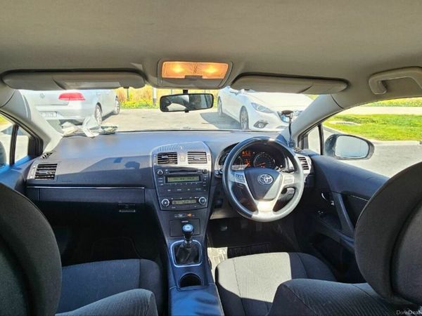 Toyota Avensis Saloon, Petrol, 2010, Grey