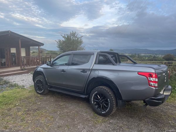 Mitsubishi L200 Crew Cab, Diesel, 2019, Grey