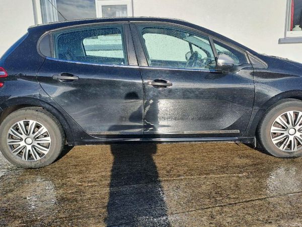 Peugeot 208 Hatchback, Diesel, 2014, Black