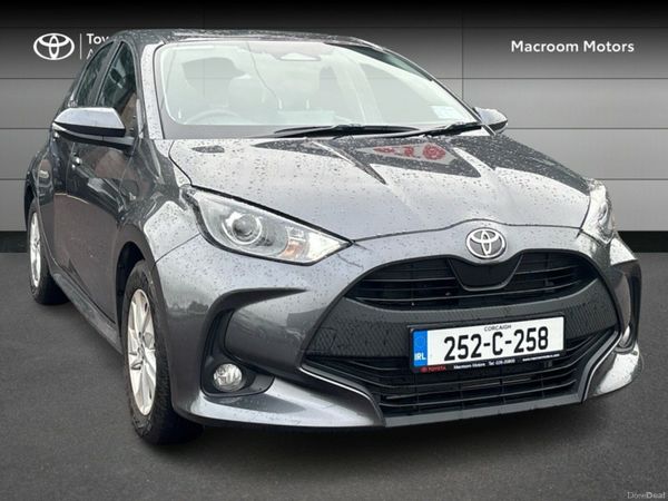 Toyota Yaris Hatchback, Petrol Hybrid, 2025, Grey