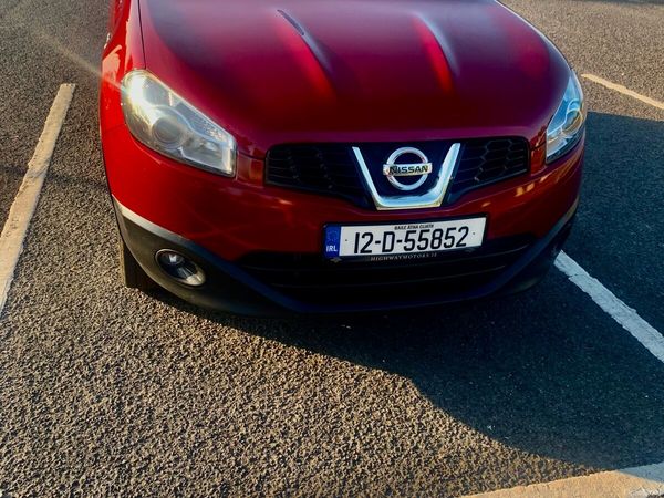 Nissan Qashqai Hatchback, Diesel, 2012, Red