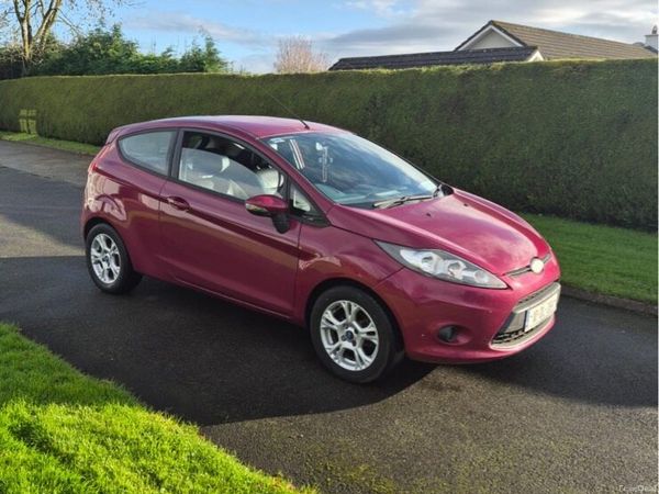 Ford Fiesta Hatchback, Diesel, 2010, Red