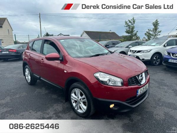 Nissan Qashqai Hatchback, Diesel, 2012, Red