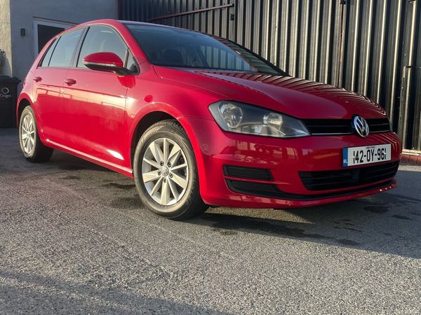 Volkswagen Golf Hatchback, Petrol, 2014, Red