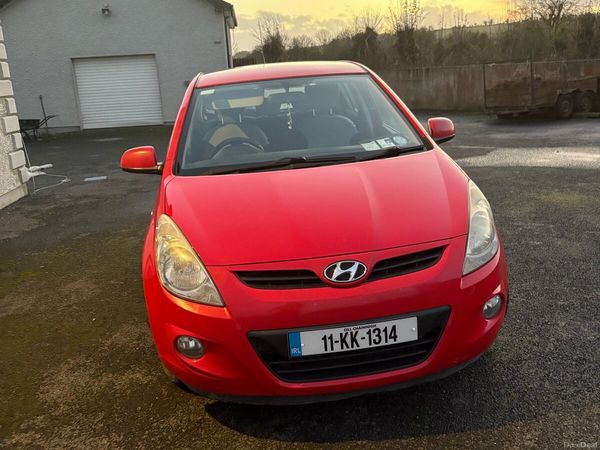 Hyundai i20 Hatchback, Petrol, 2011, Red