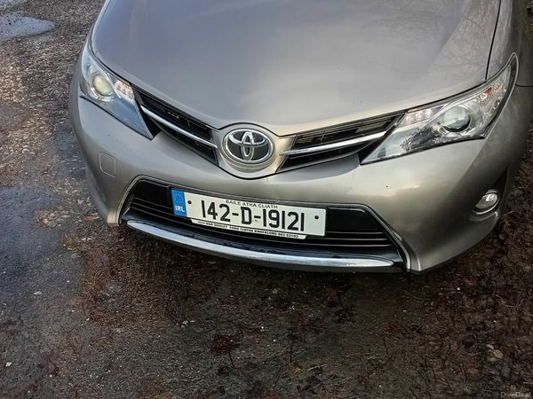Toyota Auris Hatchback, Diesel, 2014, Bronze