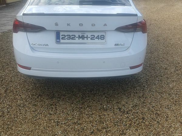 Skoda Octavia Saloon, Diesel, 2023, White