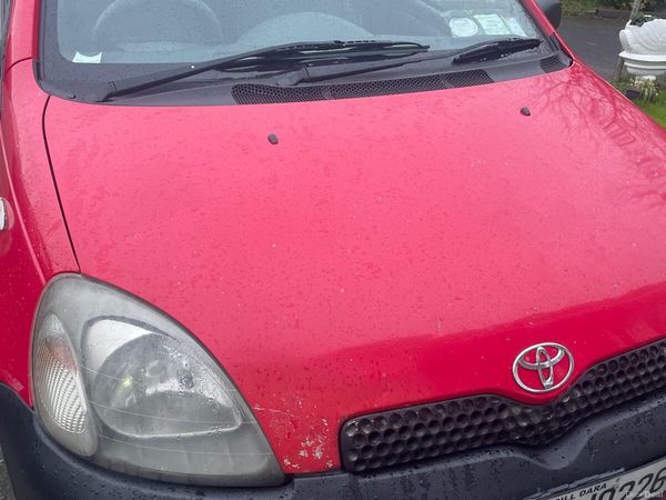 Toyota Yaris Hatchback, Petrol, 2000, Red