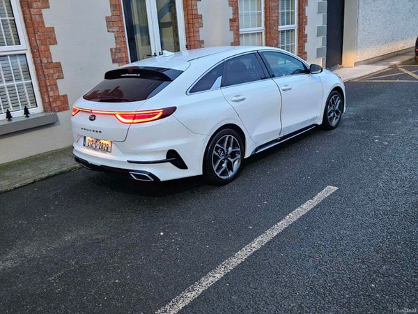 Kia Ceed Hatchback, Diesel, 2021, White