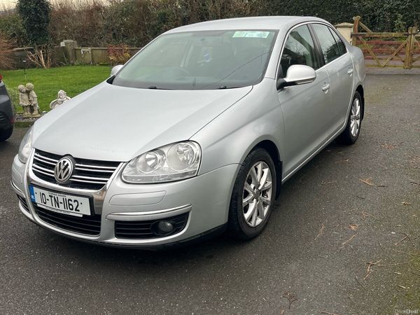 Volkswagen Jetta Saloon, Diesel, 2010, Silver