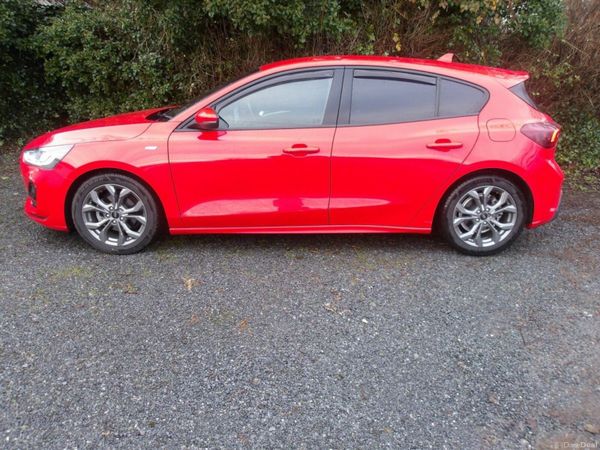 Ford Focus Hatchback, Diesel, 2024, Red