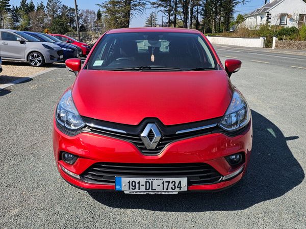 Renault Clio Hatchback, Petrol, 2019, Red