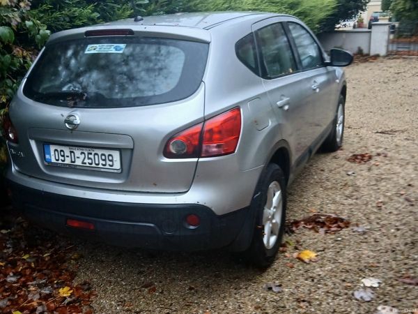Nissan Qashqai Hatchback, Petrol, 2009, Silver