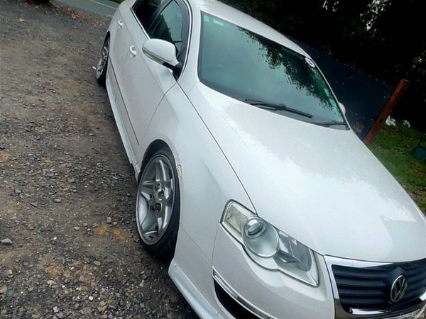 Volkswagen Passat Saloon, Diesel, 2010, White